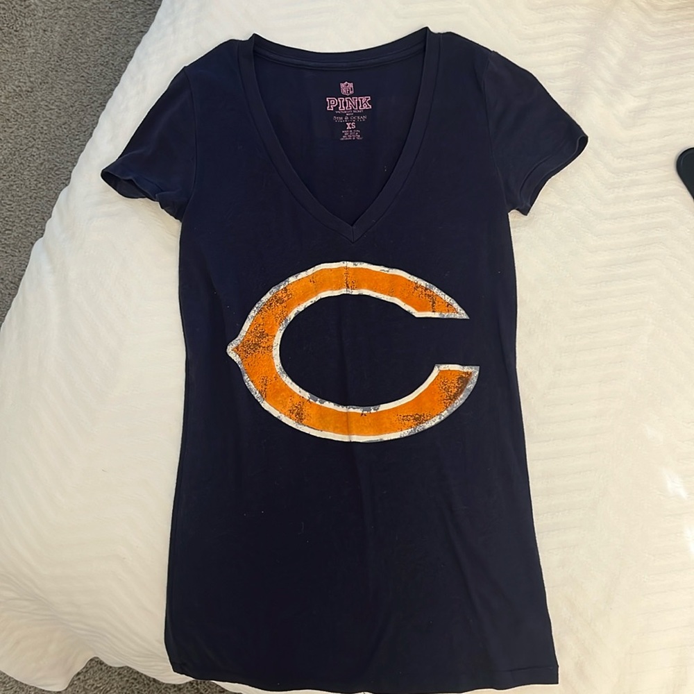 Victoria Secret PINK NFL XS Chicago Bears v-neck shirt